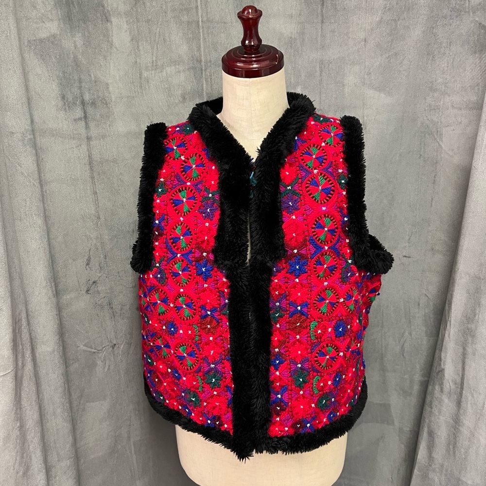 New Romanien vest/bundita from Hunedoara / tinutul Padurenilor - Picture 3 of 7